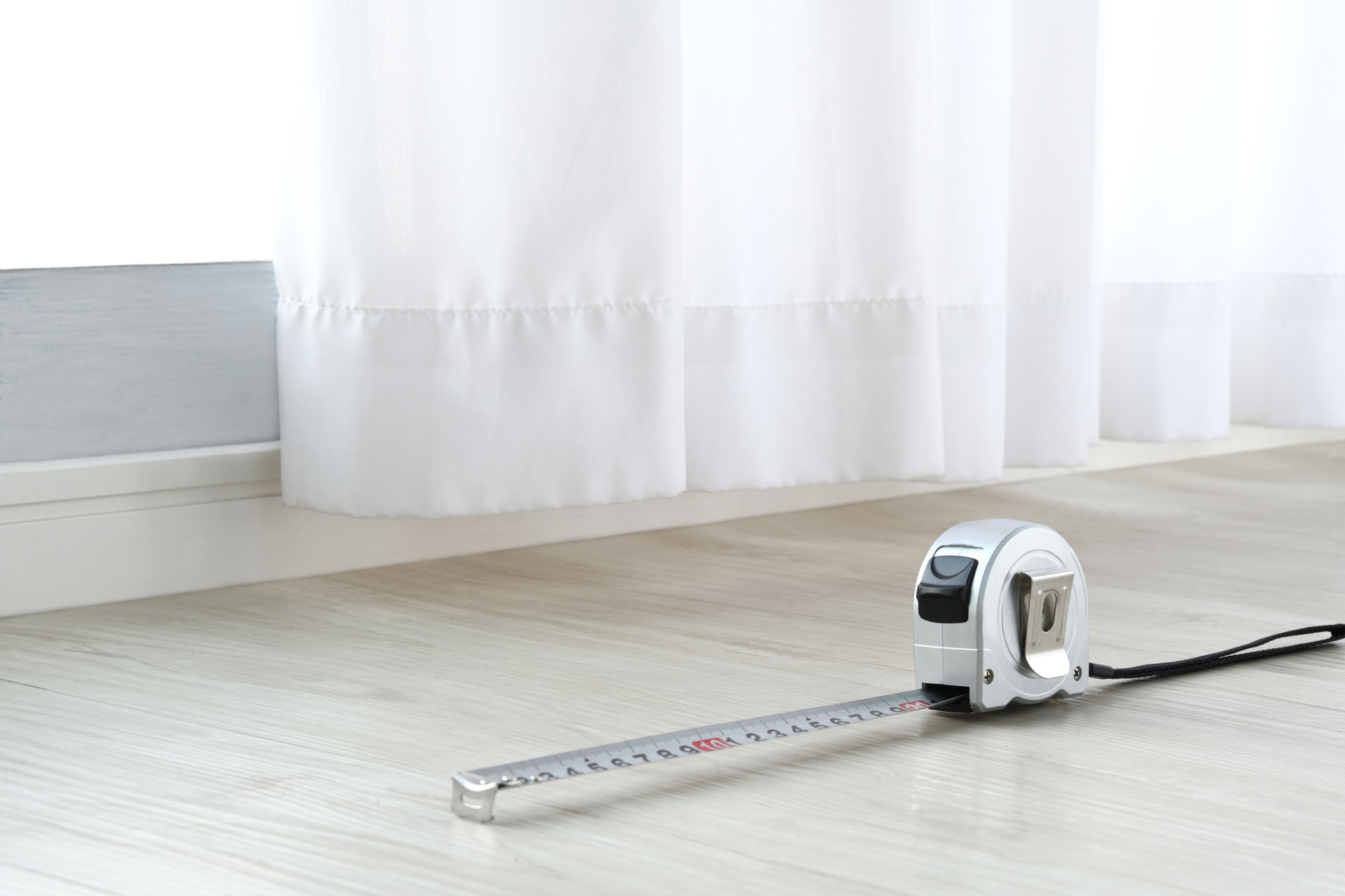 Curtain and convex measure in living room